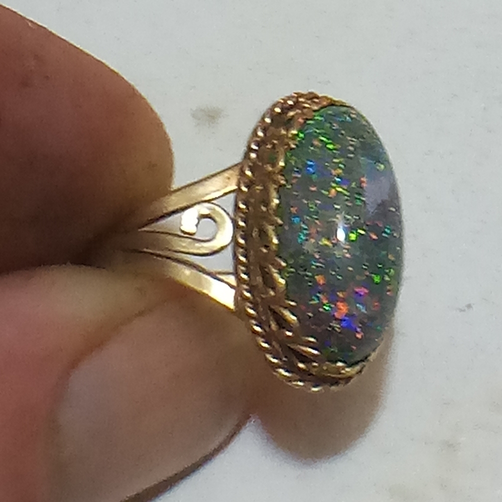 Elegant 10k Gold Ring with Multicolor Opal